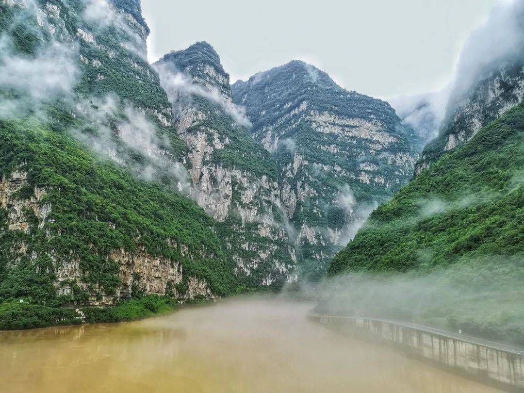 滴滴滴开往春天的列车已到站快上车出发吧