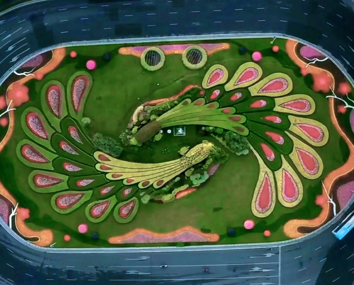 一对凤凰落在鼓楼广场丨献给南京园林工人的歌