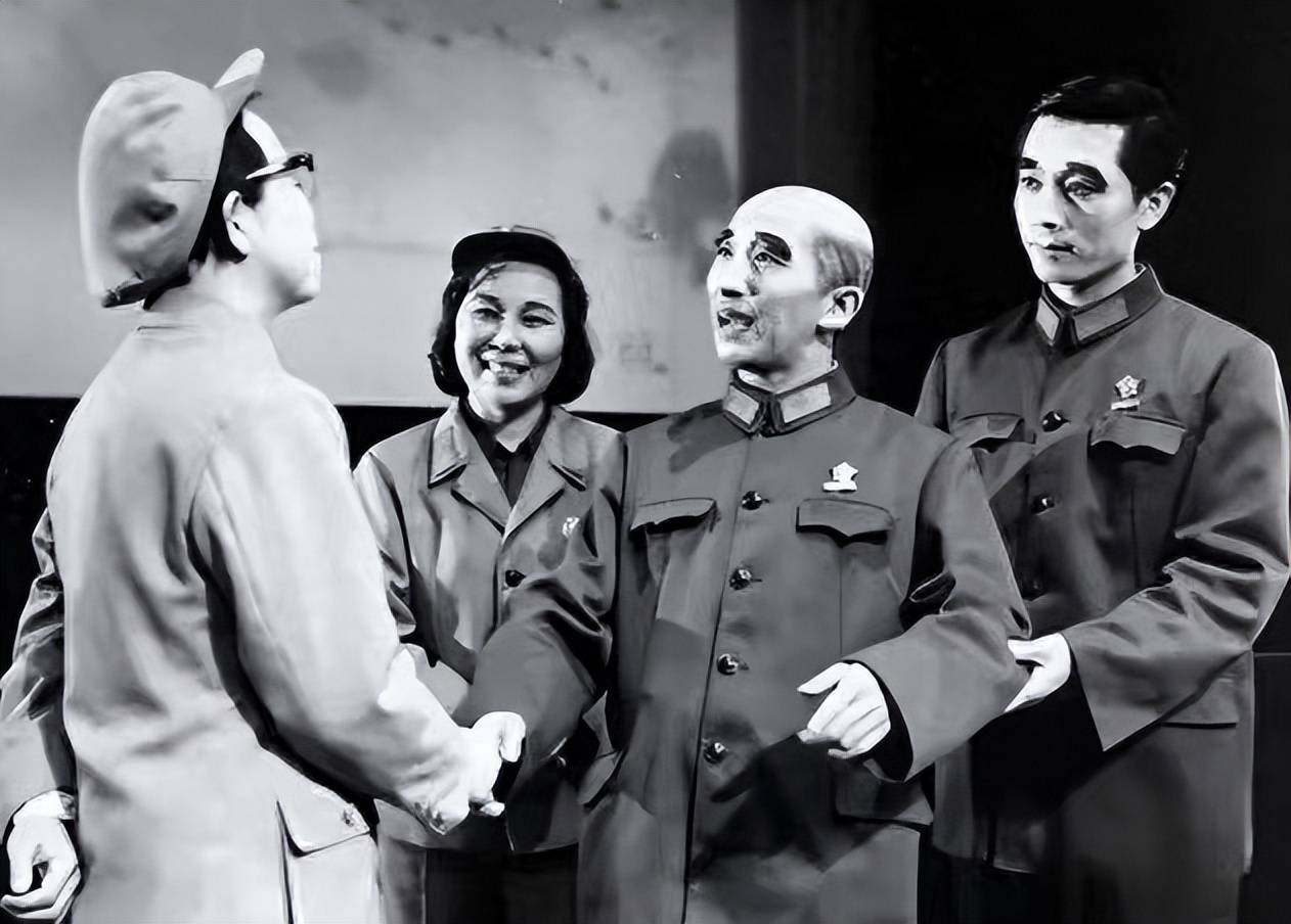 原创1980年李雪健在话剧中饰演林彪因太过逼真王光美拒绝和他握手