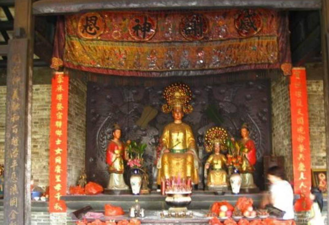 原创此女子怀孕14月生下龙子死后浑身还散发香气皇帝开馆后看懵了