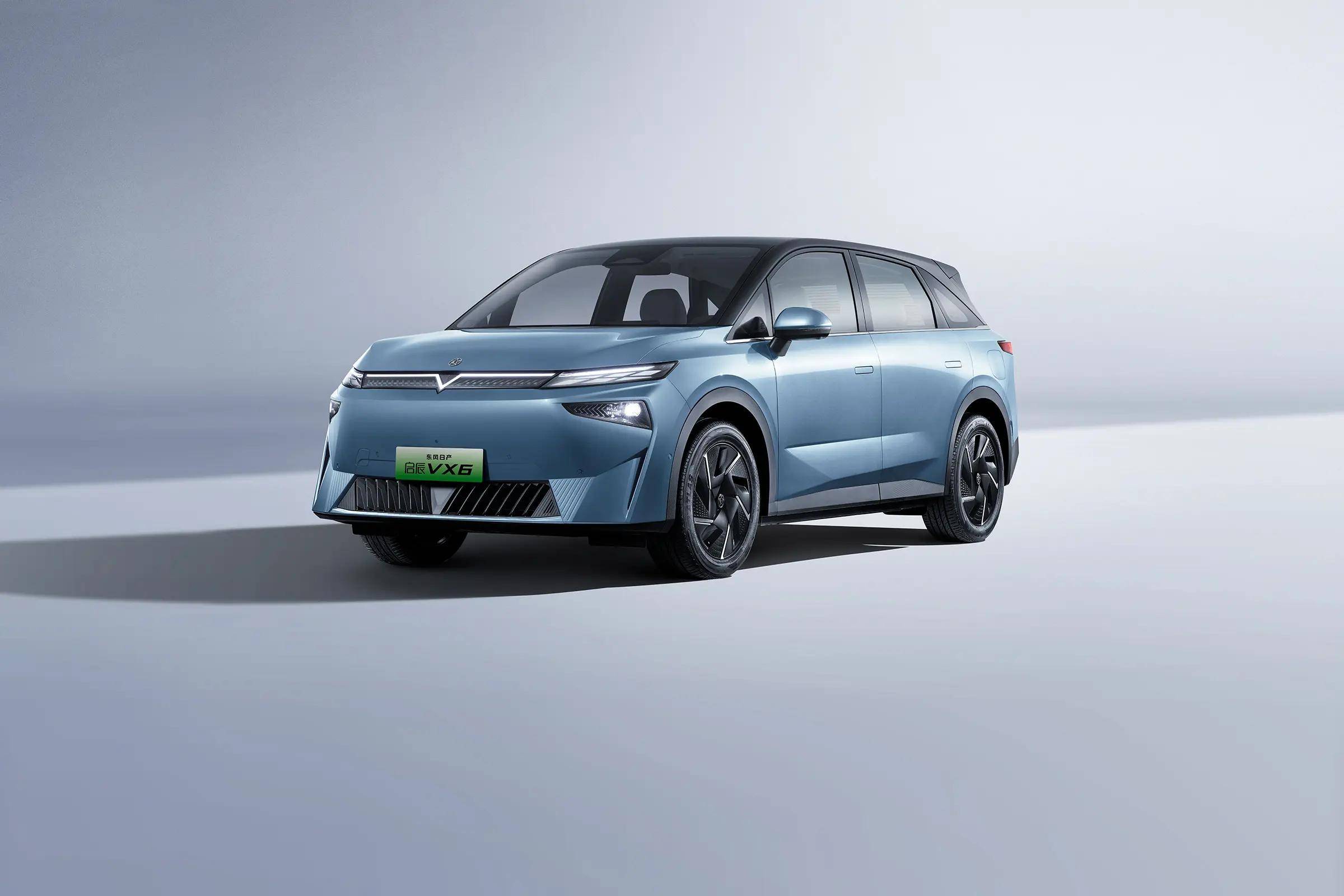 外观方面,新车的风格比较年轻运动,前脸部分依旧有熟悉的"v"字车标