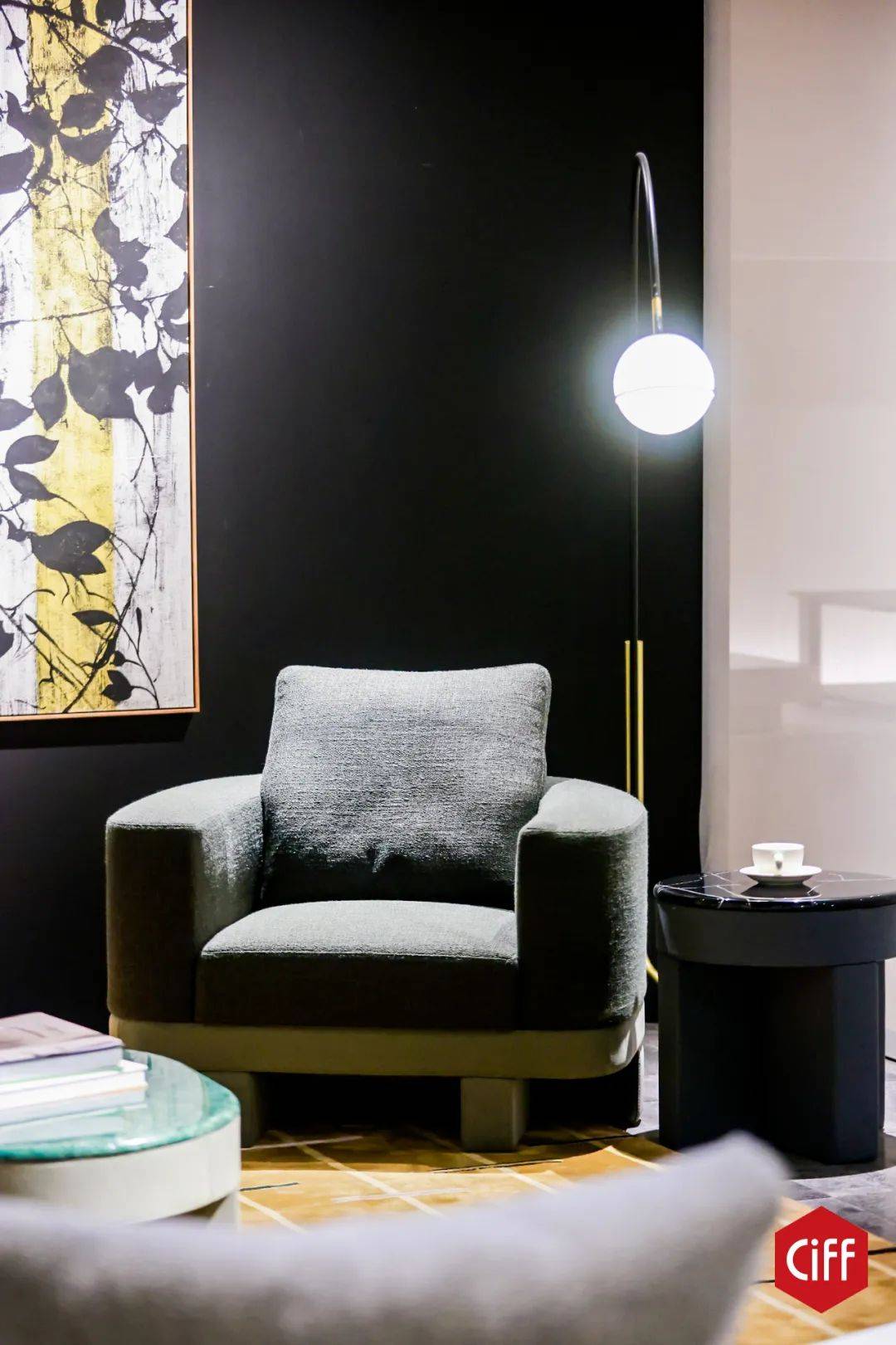 国内的外贸龙头比如永艺股份,中源家居,皇朝家居,以及细分品类的外贸"