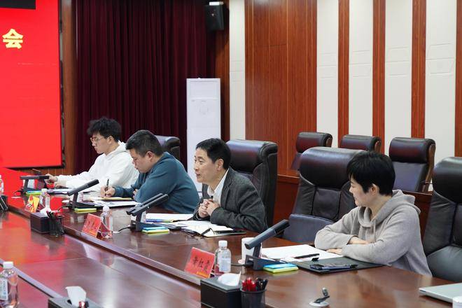 北安市委常委,宣传部部长周芝敏,副市长陈义,世界铁娃马拉松公司有关