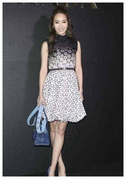 侯佩岑44岁回应离婚风波:态度坚定,每天挑战新状况!