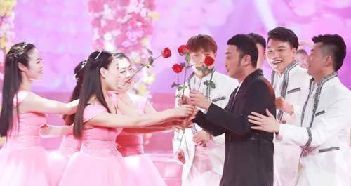 原创星光大道迎大改版主持人设定惹争议又当评委还能爆灯