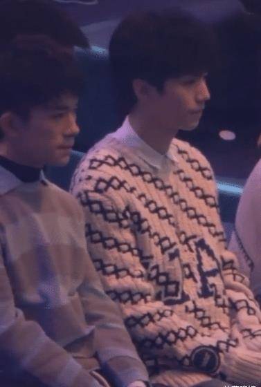 原创易烊千玺被偷拍王俊凯立马勒令删除照片第一次见他冷脸