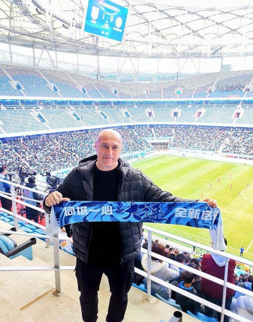 此外两位国脚也来到现场,王鹏是昔日大连万达小将,安琦代表国足出征过