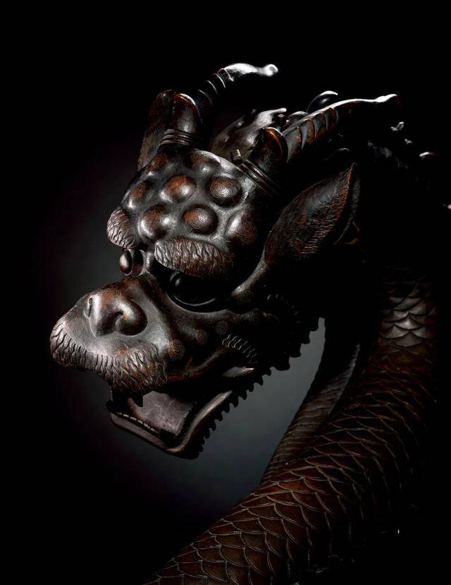 嘉德香港61春拍龙显天威清乾隆铜雕盘龙大摆件