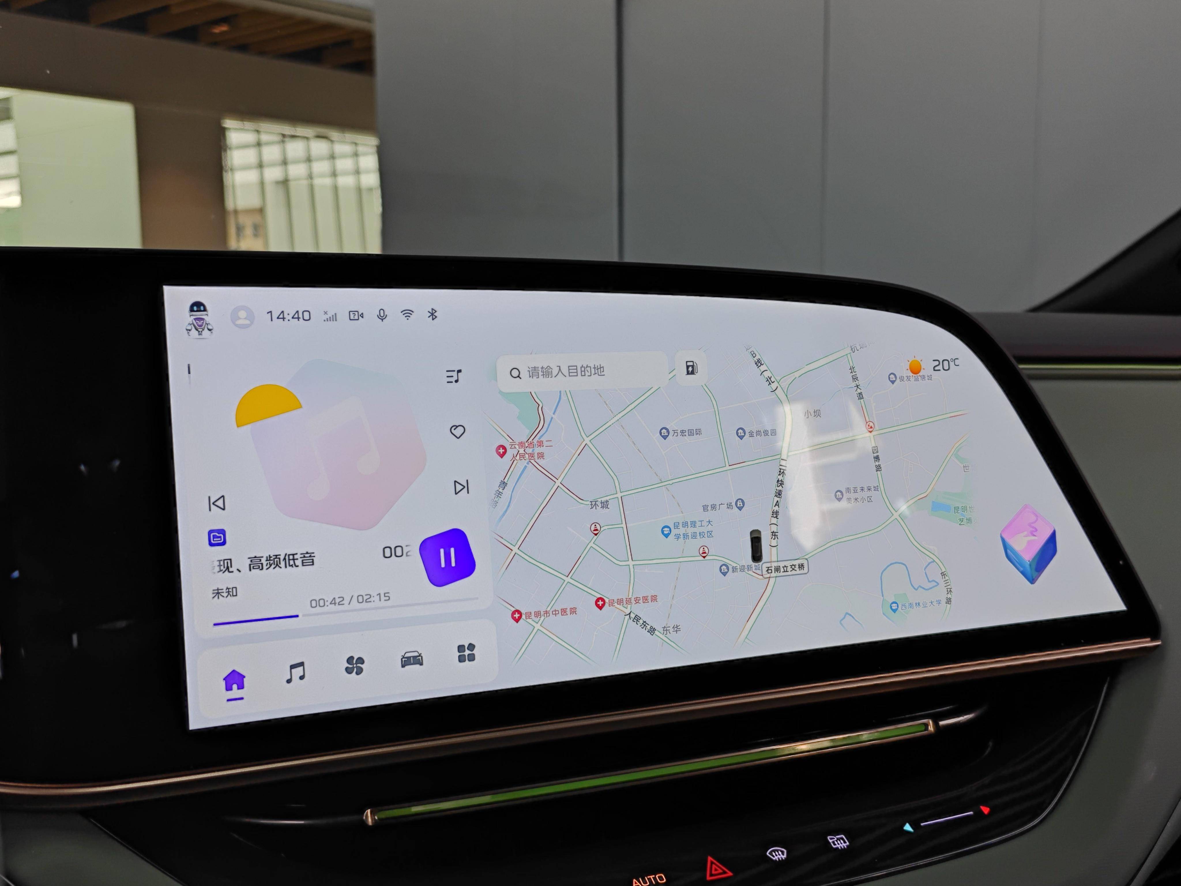 在车轮的选择上,245/50 r18的尺寸能为日用带来更高的舒适性和耐用性