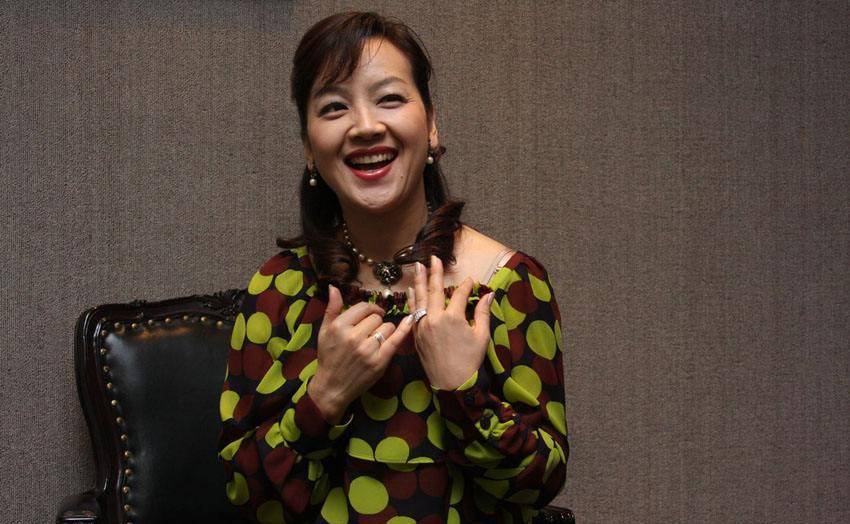 原创小鹿纯子曾是马云的精神支柱身高1米5323岁嫁人44岁来中国