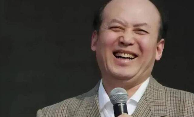 原创演员李琦不顾医生劝阻每天2包烟顿顿8两白酒今身体状况如何