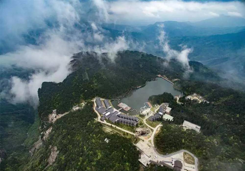 原创江西宜春有一个温汤镇明月山风光独特春天就该泡温泉