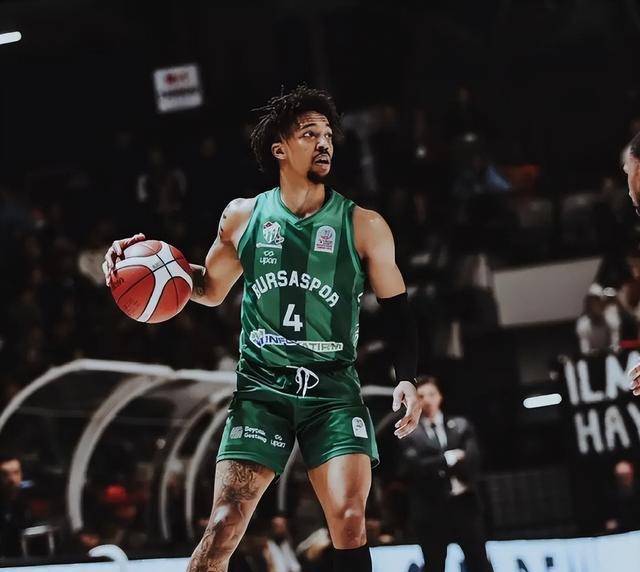 广厦俱乐部近年来一直钟爱欧洲球员,但成绩并未理想.