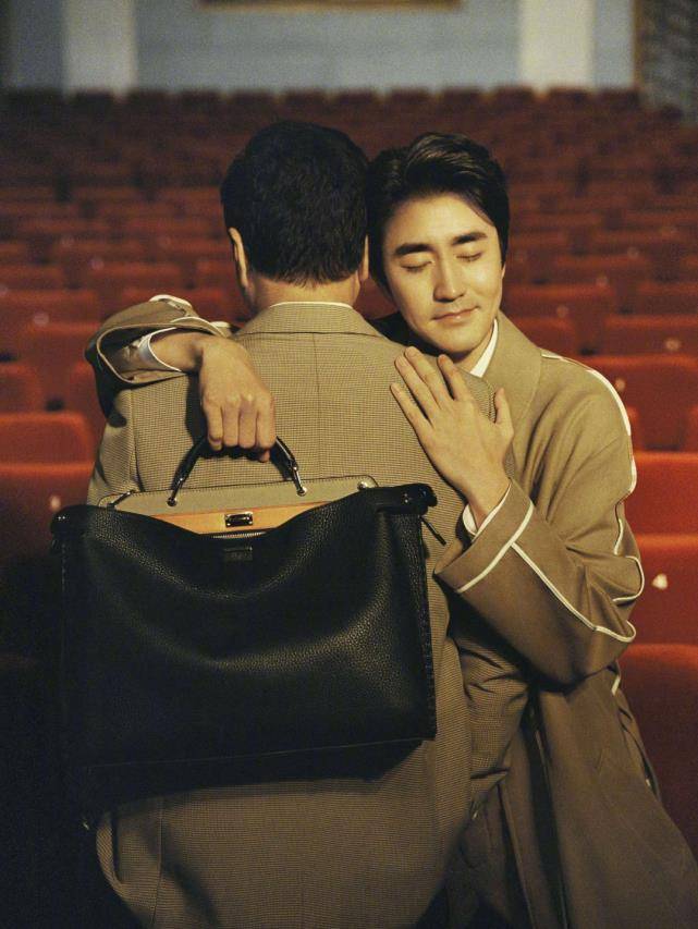 原创最低调星二代出道多年无绯闻今携父亲出演三十而已全网说