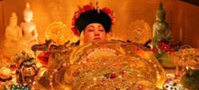 原创慈禧下葬时被传臭气熏天为什么被发掘时却尸身不腐听听专家怎么说