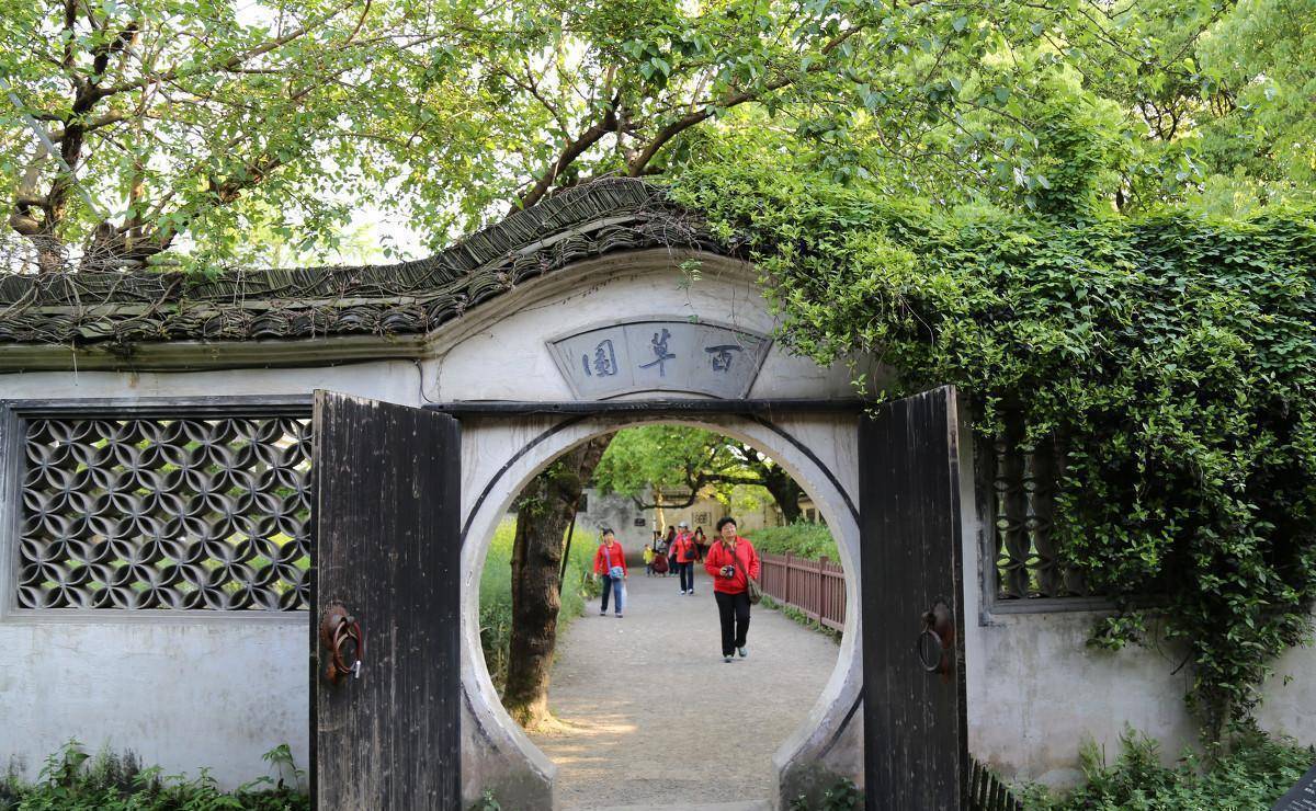 绍兴的大部分景区都是对外免费开放的,比如绍兴博物馆,鲁迅故居,仓桥