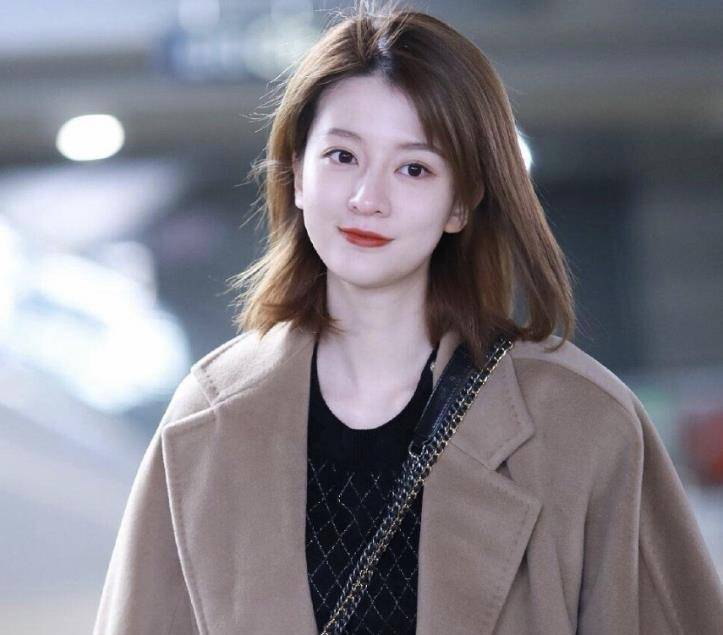 原创乔欣乖乖女形象全无穿一身薄纱裙大秀身材让人看了脸红