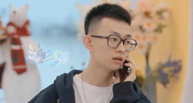 原创喜欢你3女一王蓓有两位男嘉宾追求为何还自卑躲起来大哭