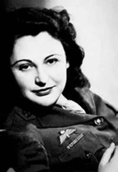 "偷密码马上要暴露时,女间谍急中生智改写战局_贝蒂_夏尔·布鲁斯