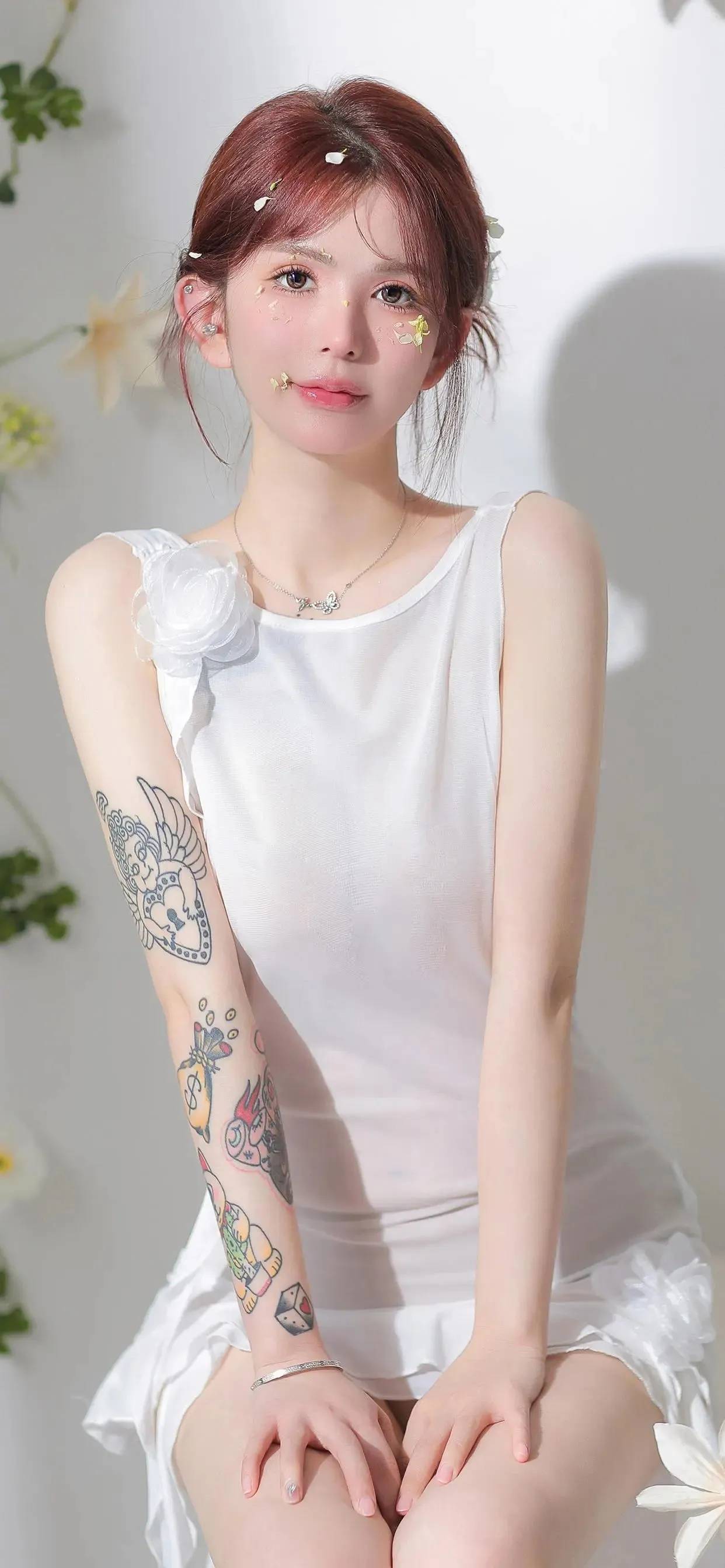 哈妮克孜,1996年1月29日出生于新疆乌鲁木齐市,中国内地影视女演员