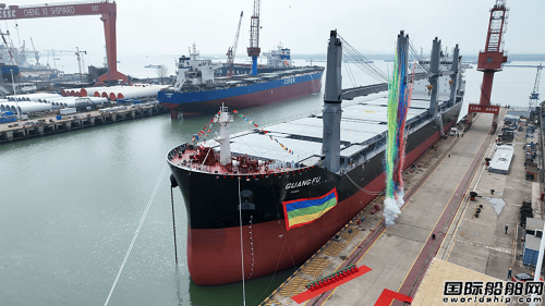 全球最大中远海运特运首艘62000吨重吊多用途船命名