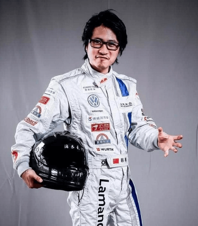 原创韩寒用3900万稿费购下一套豪宅为了赛车事业他低价转手了豪宅