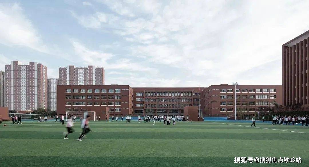 同时一路之隔即是星执学校(番禺执信中学),是番禺区第一梯队的九年