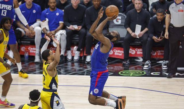 快船处境堪忧,威少复出却难挽败局_比赛_哈登_投篮