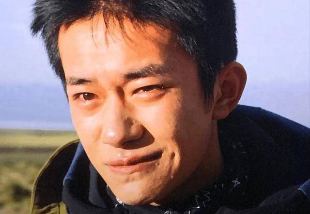 原创《送你一朵小红花》观后感:易烊千玺京腔浓郁,感情戏太尬