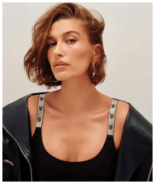 海莉比伯维密最新大片慵懒性感引人注目正式公开震撼亮相_世界_品牌