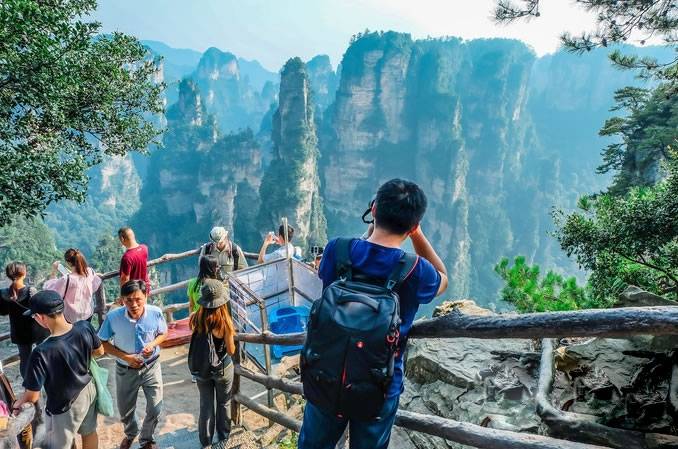 张家界凤凰古城芙蓉镇旅游五天四晚纯玩团大概花销多少钱一人看完省钱