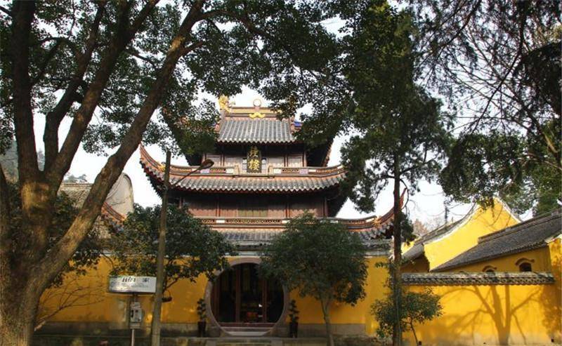 浙江这所古寺,供奉着佛身舍利子,地位不逊陕西法门寺_阿育王_寺庙
