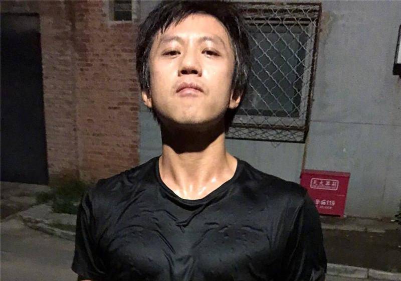 原创邓超工作室解散年龄之争让人哭笑不得网友调侃他被解雇了