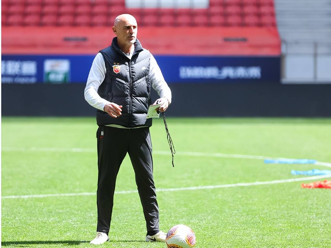 原创上港vs河南9胜1负胜算在握新外援锋霸强势复出武磊替补待命