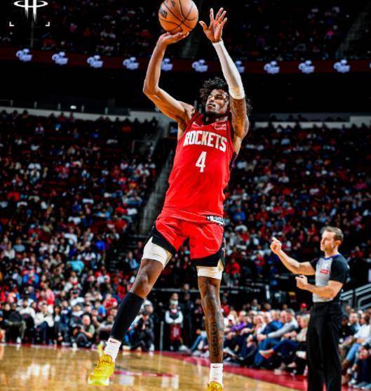 火箭队取得如此辉煌的三分表现,除了主力球员杰伦·格林和范·弗里特