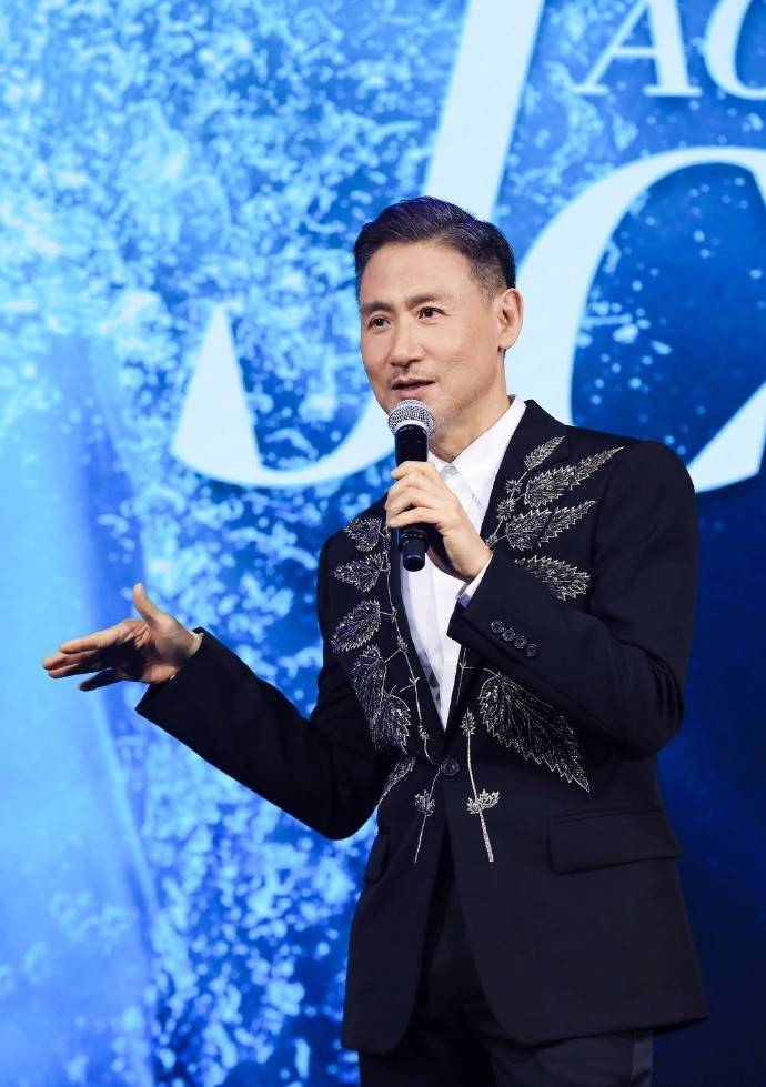 张学友和陈奕迅所在的香港环球唱片公司裁员一众歌手感到吃惊