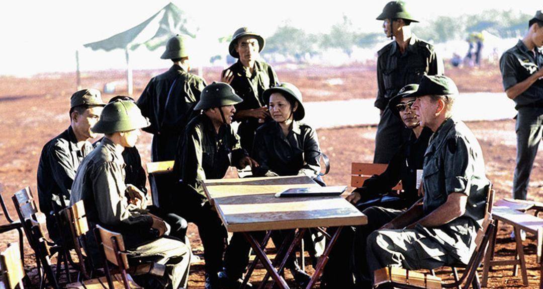 越南战争时期南北交还战俘旧照,28名美军俘虏被释放_美国_南越_国际