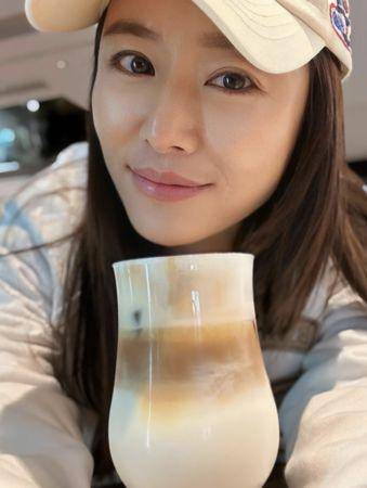 4岁学钢琴「弹不出一个调」 亲戚面前表演:她很主动_才艺_李欣容_刺青