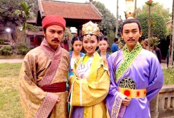 亦称昭圣皇后,本名李天馨,越南李朝第九位皇帝,也是末代皇帝,同时是