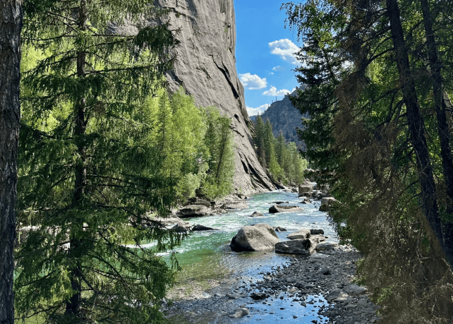 如果你时间有限,这条线路将带你直接前往可可托海景区,深度体验其独特