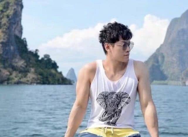 艾伦发女友视角美照秀高挑身材并赞女友是仙女41岁陈乔恩可算遇上良人