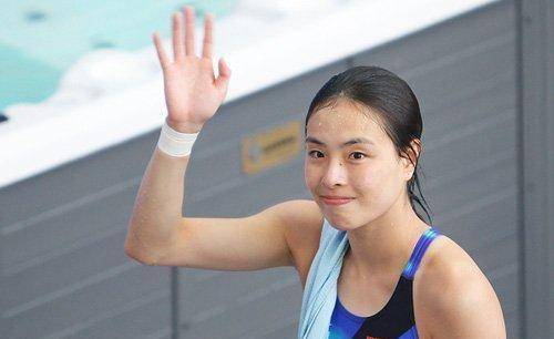 吴敏霞38岁再登场,展现傲人身姿与母爱兼具魅力