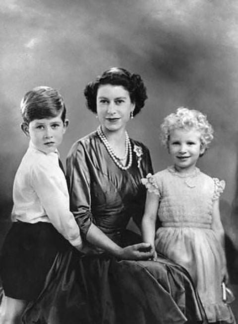 小,菲利普第一次抱起他,感觉就像抱一块棉花布丁_父亲_伊丽莎白_儿子