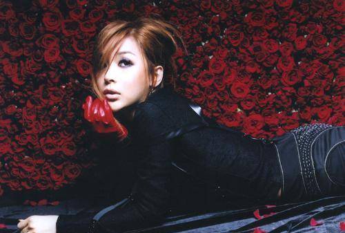 原创河莉秀喜欢洋娃娃羡慕别人穿裙子从小他的性格就相对安静