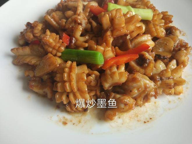 爆炒墨鱼做法家庭小聚味道鲜美的下酒菜