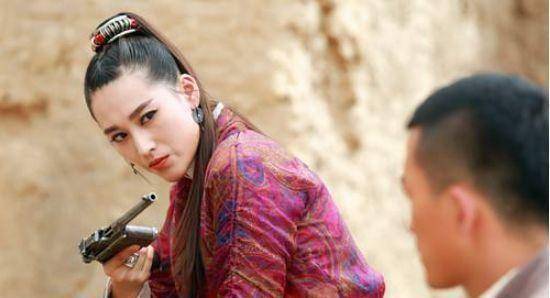 在之前那部蒋欣,高伟光主演的《向旭而生》中,就有宁丹琳的名字,但也