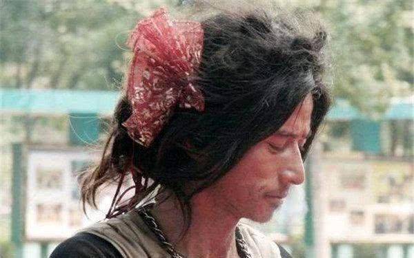 原创原创10年前网红犀利哥虽然是乞丐但依然帅气现在怎么样了