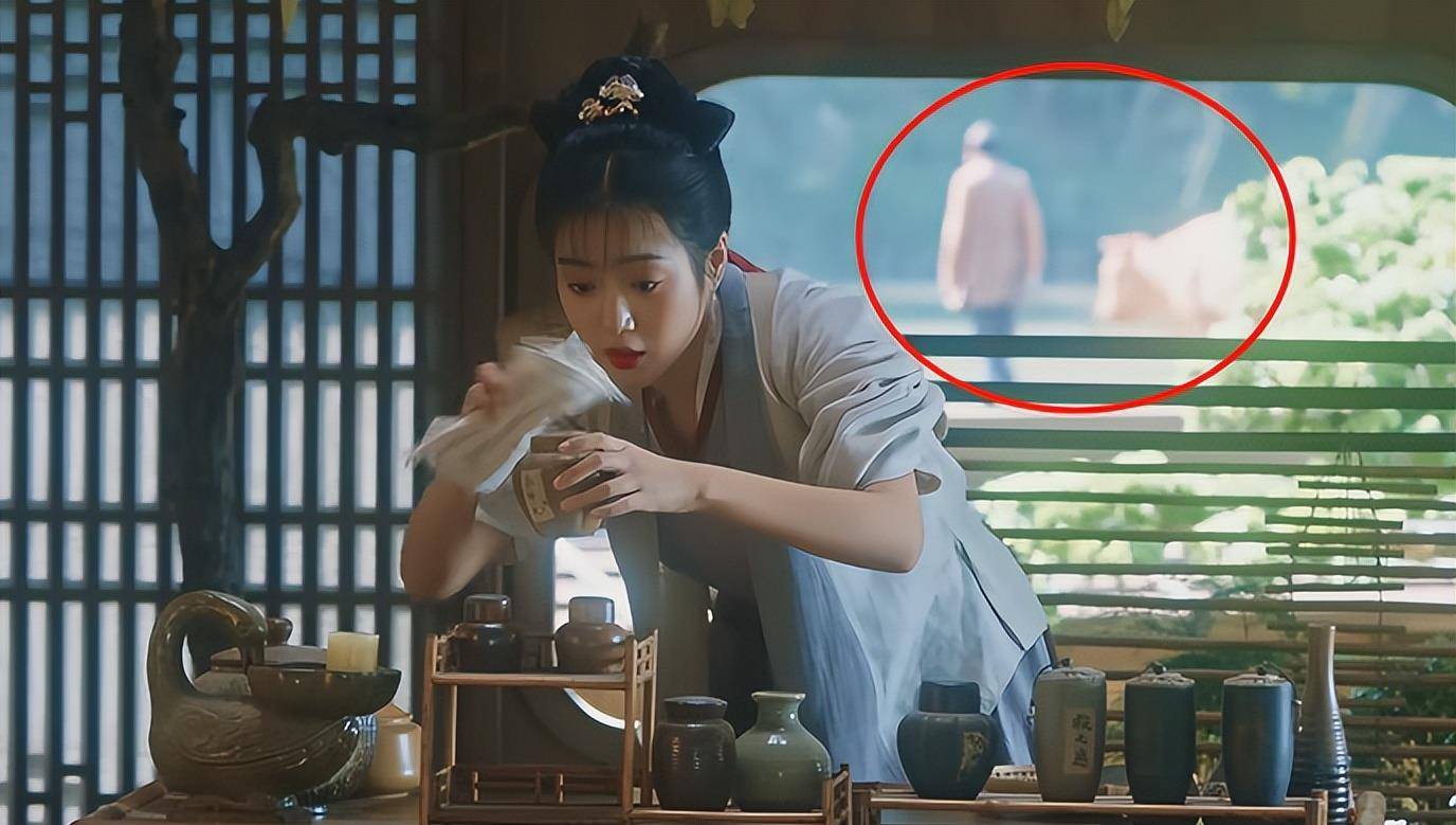 观众的穿帮镜头,网友:邓科导演你过来,我保证不打你_赵丽颖_质感_时候