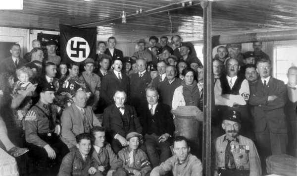 斯捷潘虽然不与纳粹同心,却也不是站在世界人民的角度与纳粹虚与委蛇