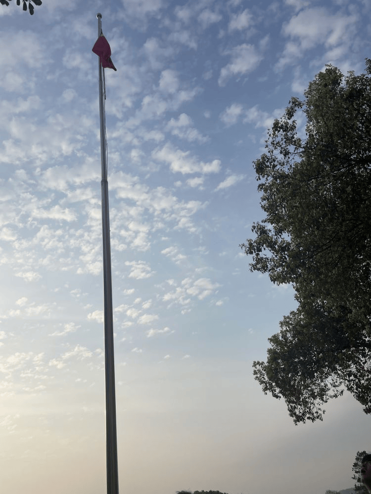 鹰潭市余江二中举行树立法制意识共建友好校园主题晨会